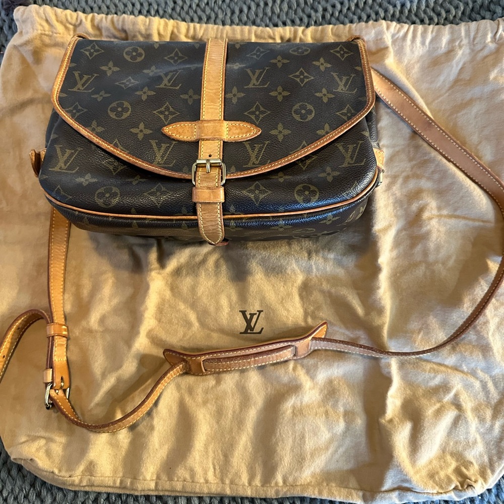Louis Vuitton Saumur 30